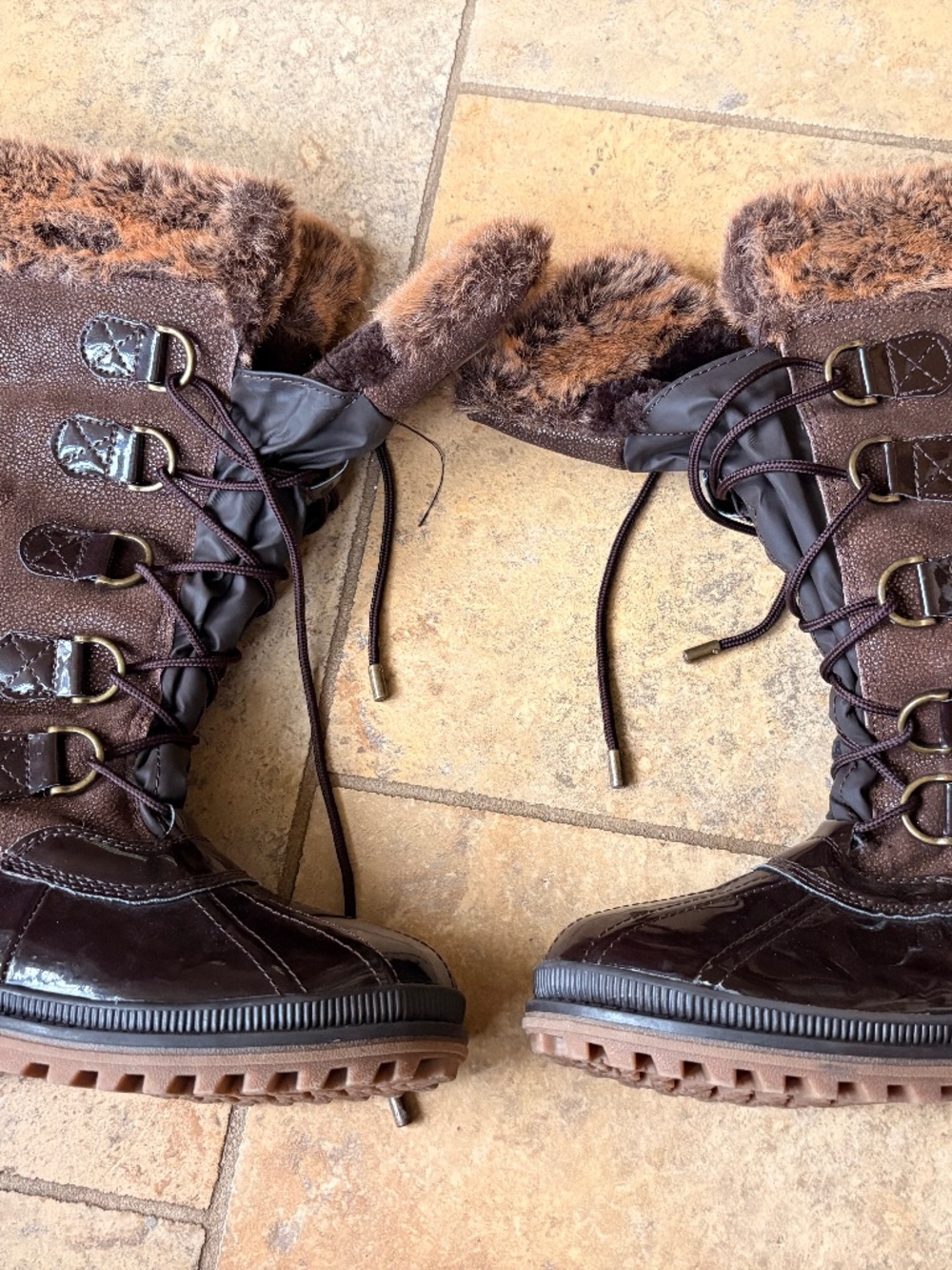 NWOT KHOMBU Quechee Stingray 8M Laceup Brown Winter Snowboots